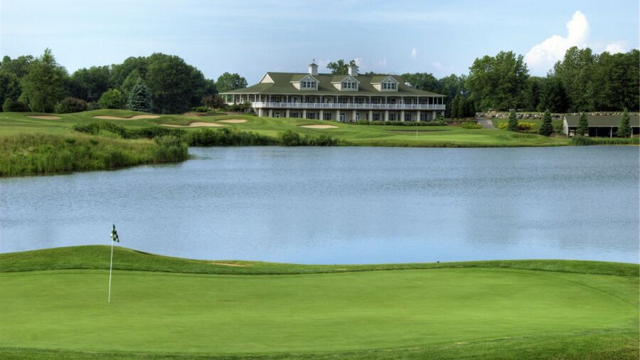 Hawk Hollow Championship GC - Front 9/Middle 9: #17, #18, clubhouse
