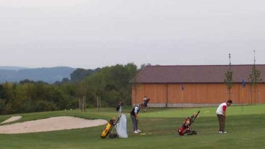 Golf you up GC: chipping green