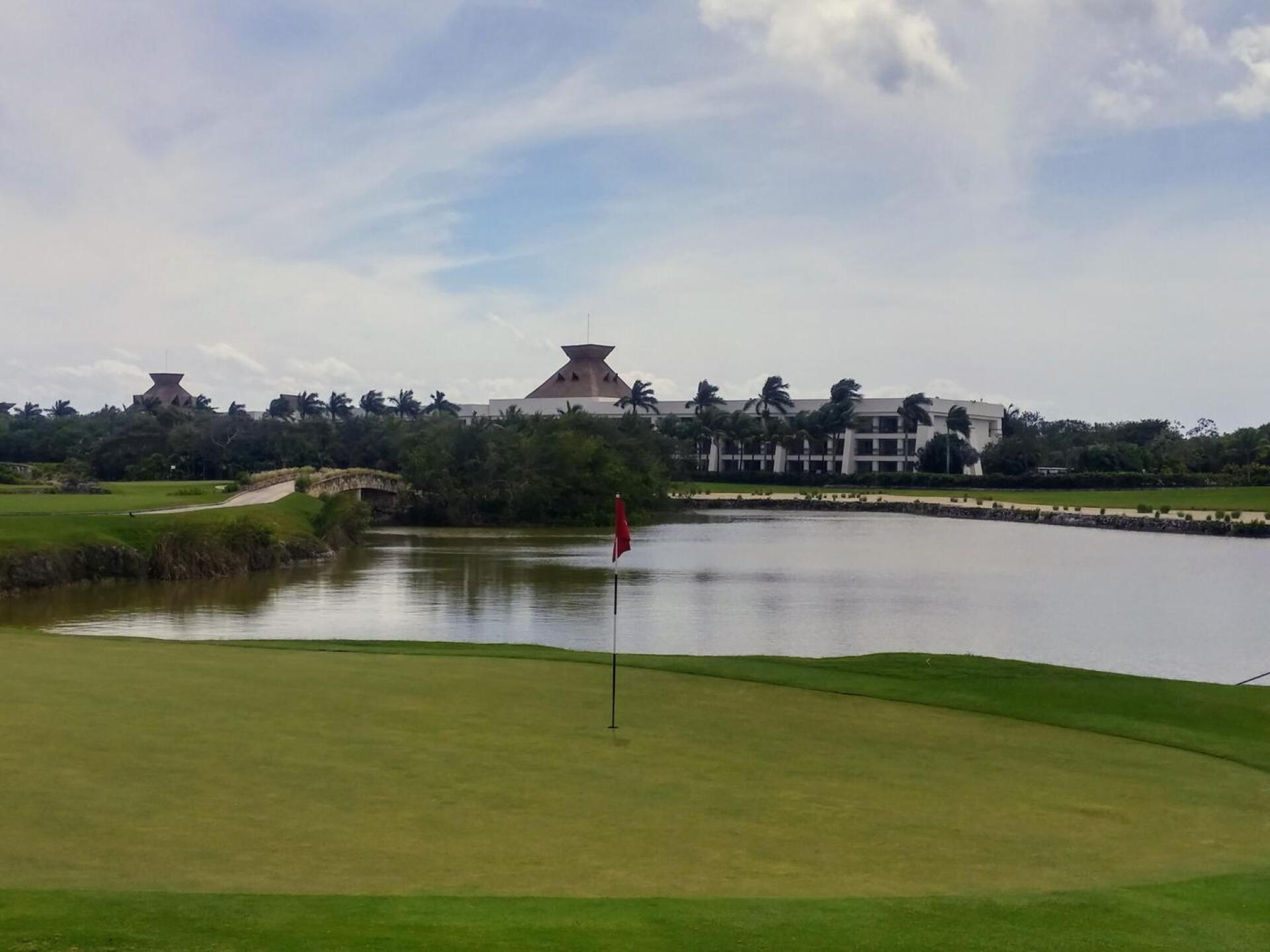 14 green. Tough hole, great view. Good luck. (Photo submitted by u000004034511 on 03/18/2017)