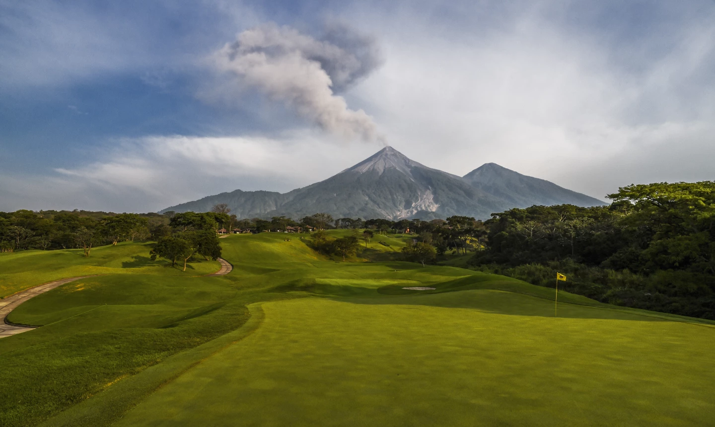 Fuego Maya Golf Club - volcano 