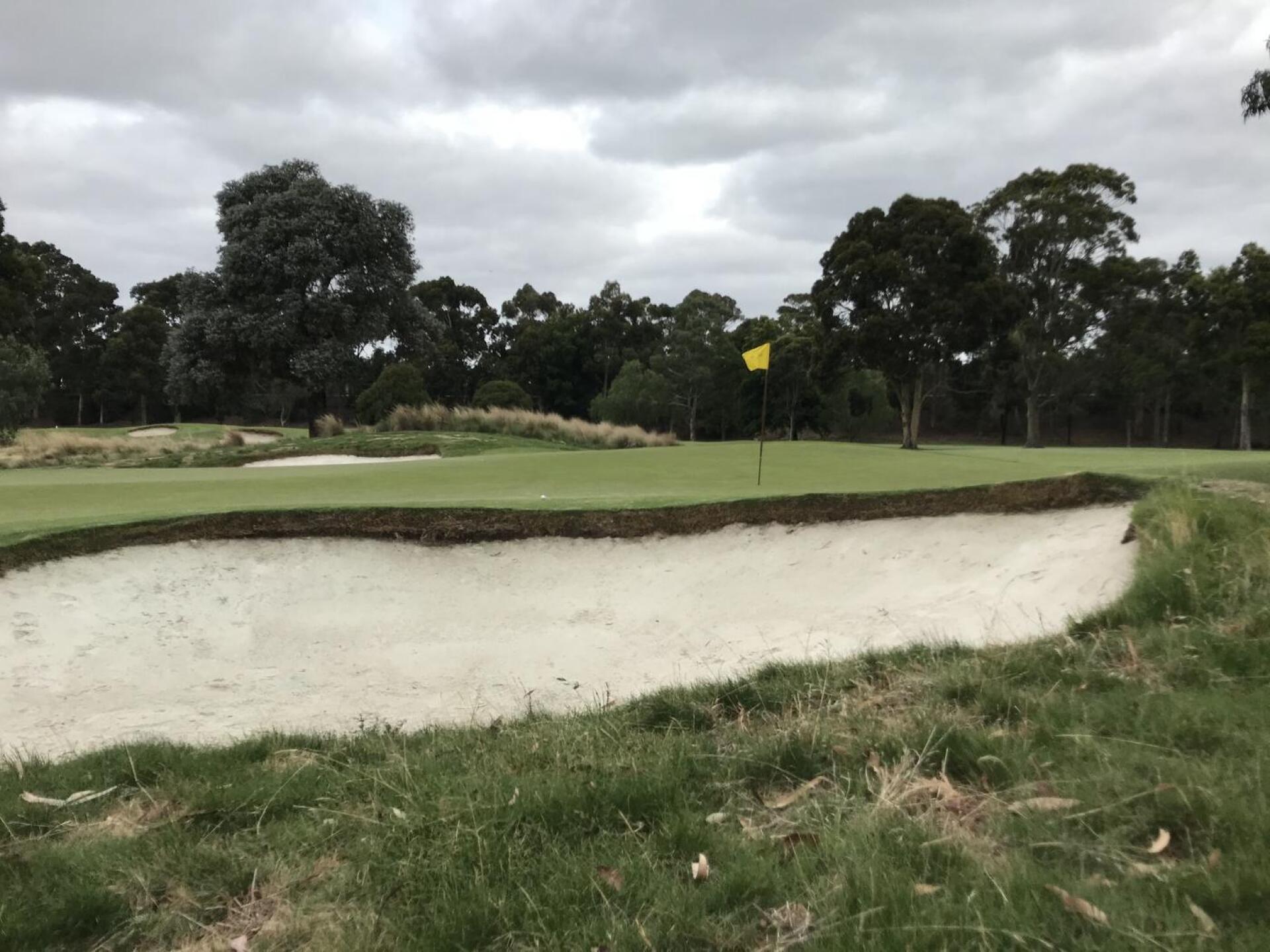Lovely bunkering on 17th (Photo submitted by theglasseyegolfer on 03/03/2021)