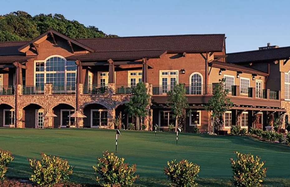 Stone Tree GC: Clubhouse