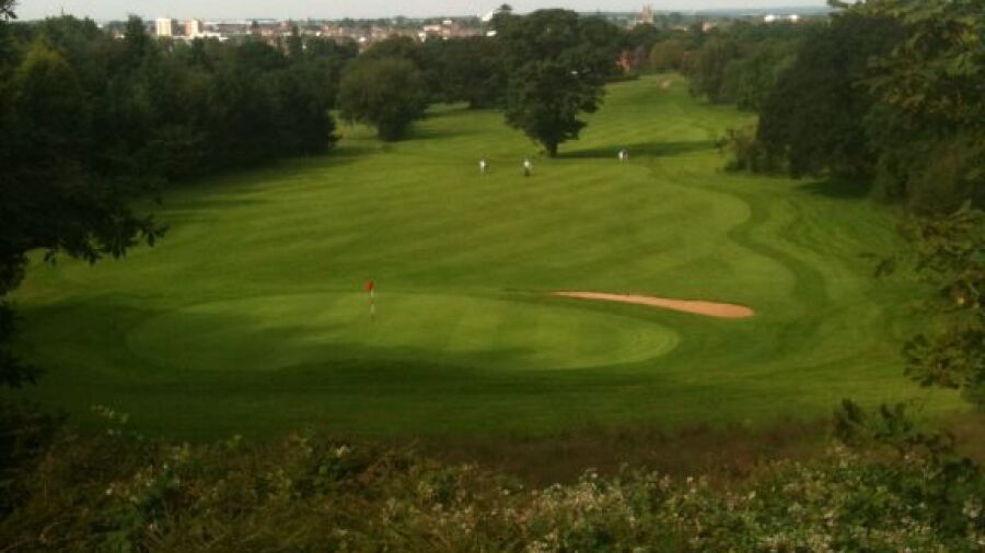 1st green at Newbold Comyn