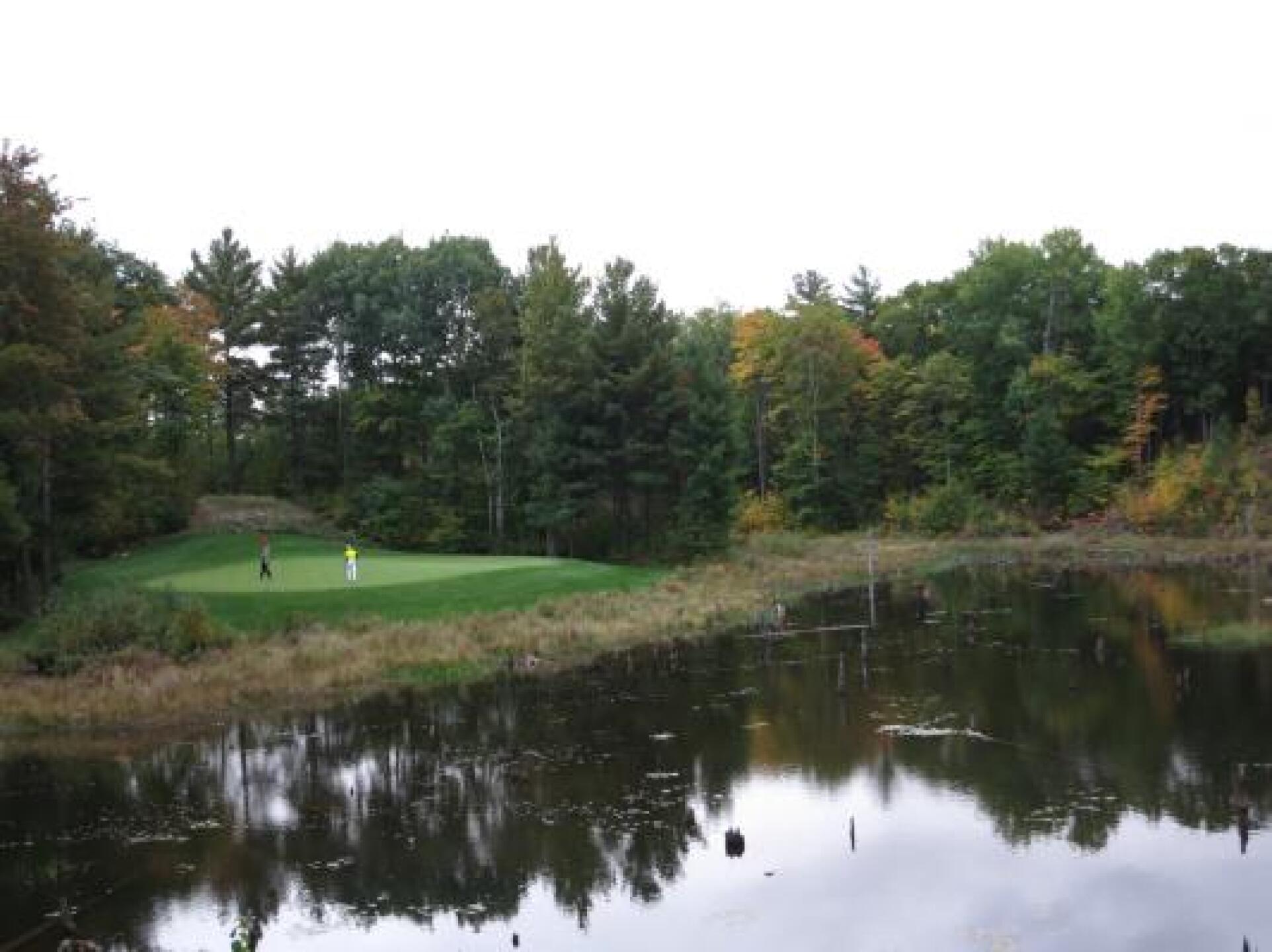 Muskoka Bay Club (Photo submitted by Steve4588136 on 10/07/2012)