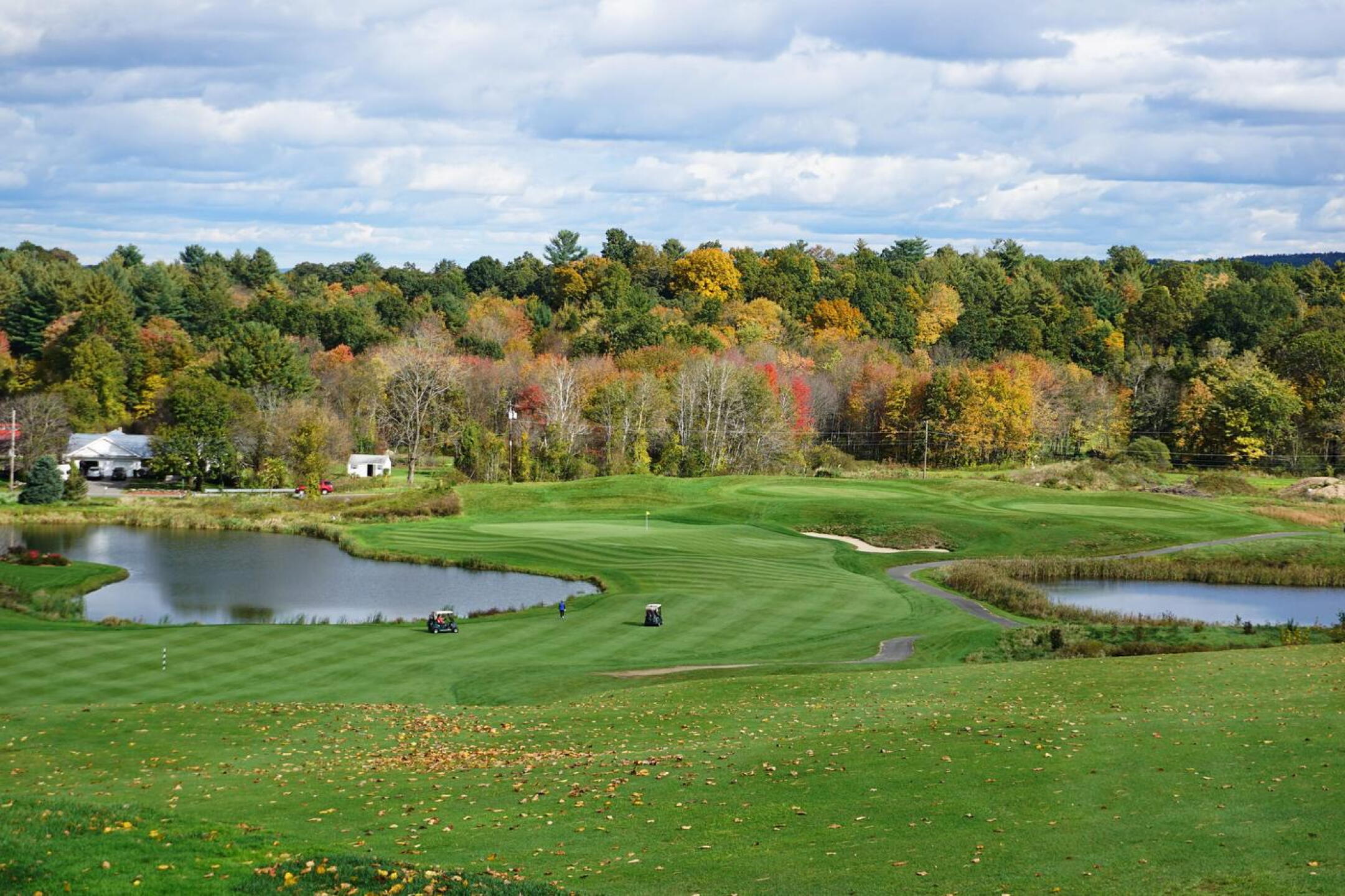 Sixteen, par-5, 618. Another dramatic downhiller named “Ski Hill,” which certainly suggests the thrill of playing it. (Photo submitted by AptlyLinked on 10/19/2021)