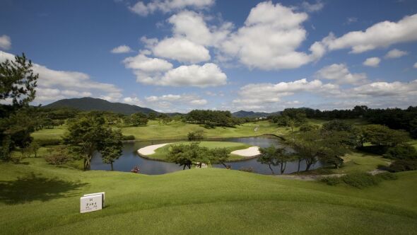 The Woo Jeong Hills CC: #14