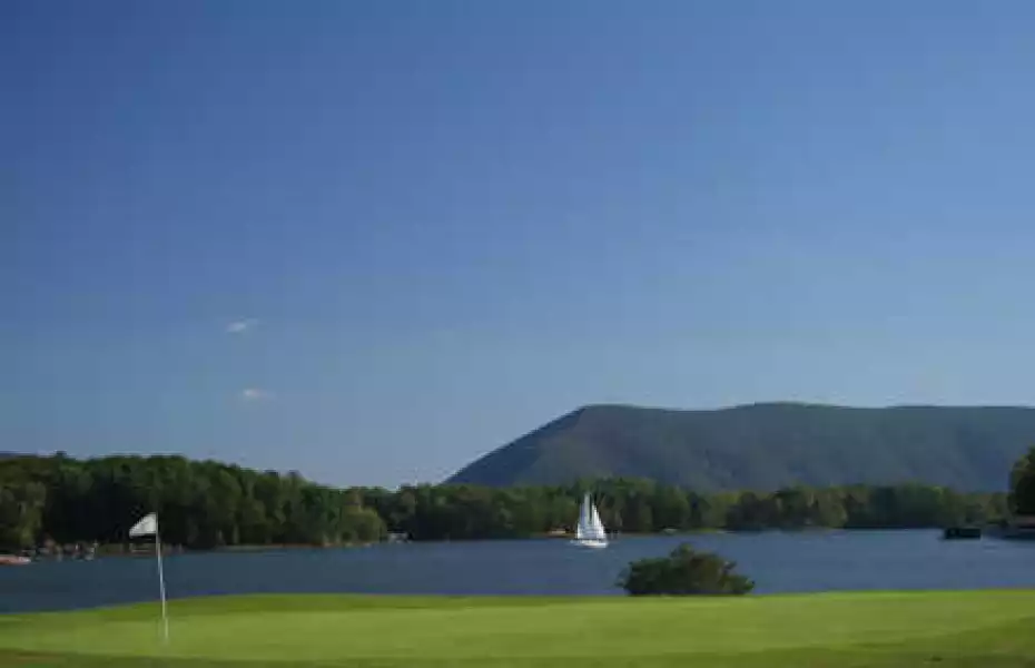 Mariners Landing Golf & Country Club in Huddleston, Virginia, USA