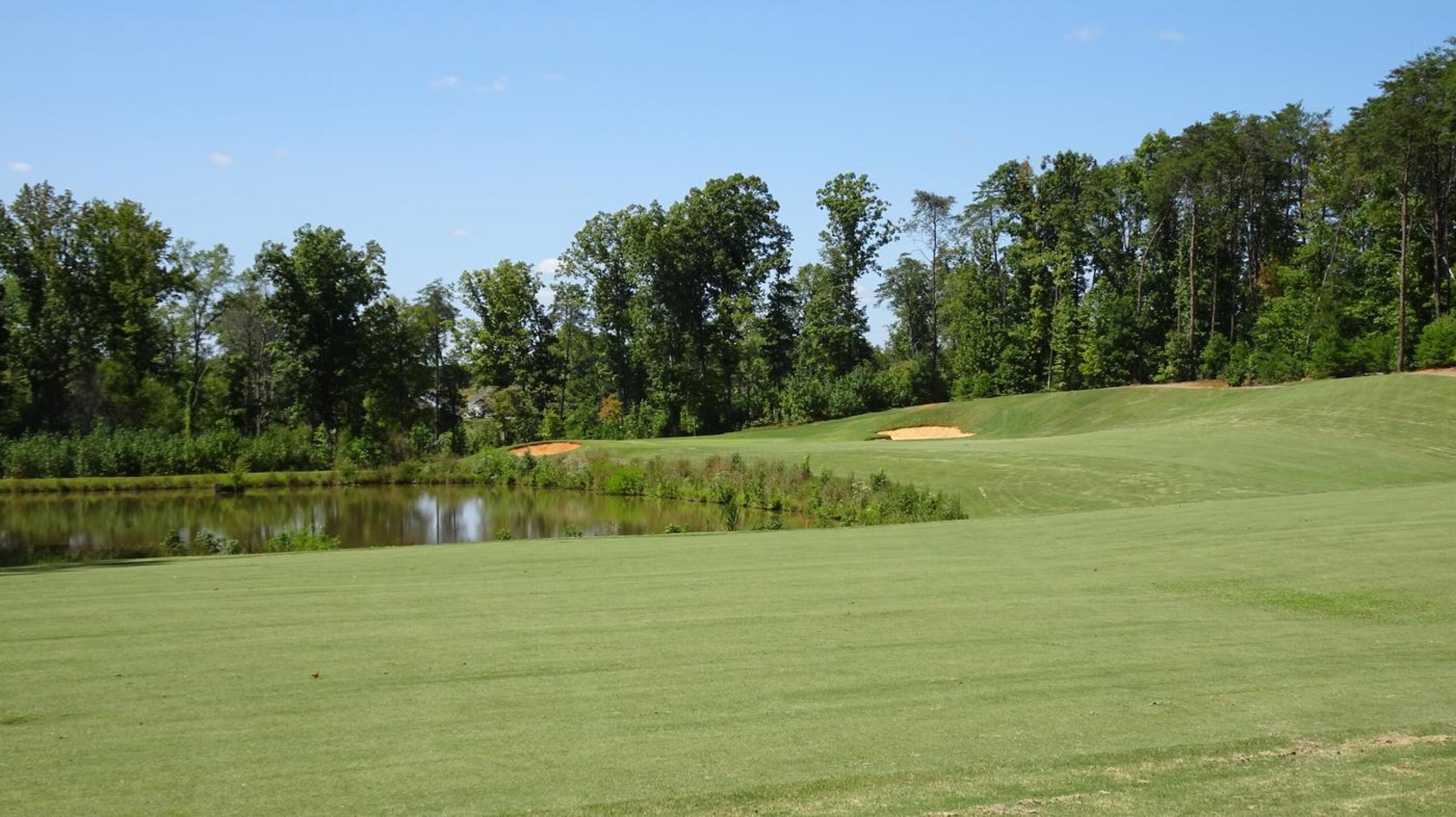There is water and other hazards to watch out for on the course but no trickery here. (Photo submitted by Back9Ben on 09/09/2017)