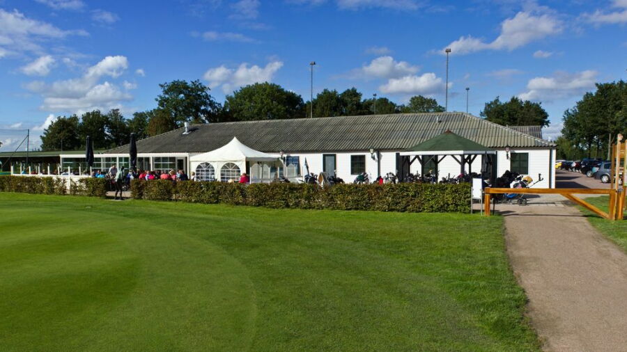 De Strijensche GC: Clubhouse & putting green