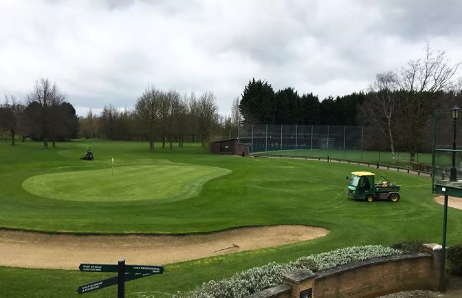 Stockwood Park GC: Driving range