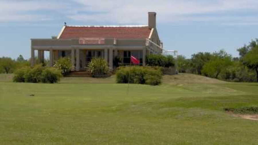 Los Bretes CC: #9 & clubhouse