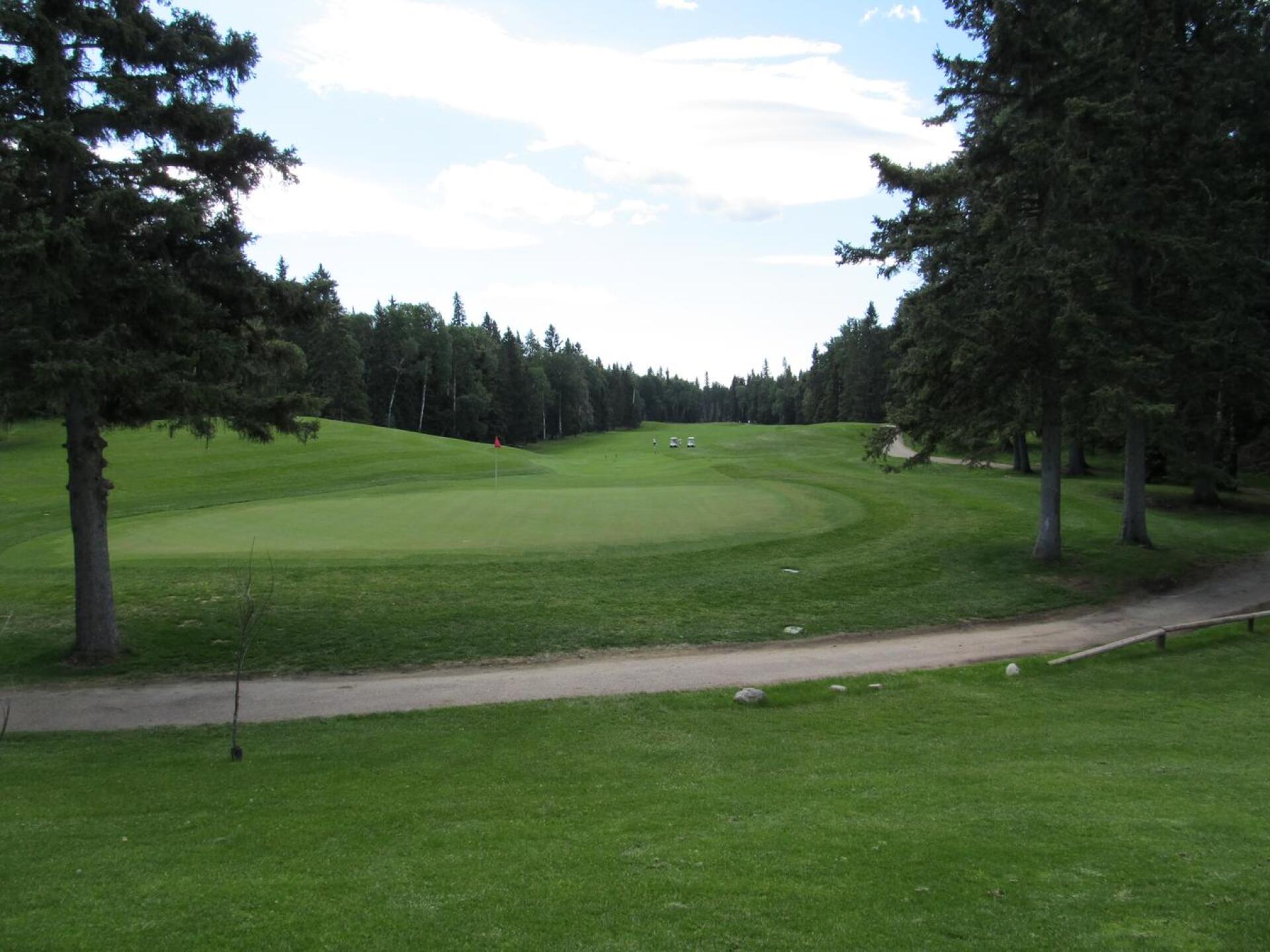 Waskesiu GC, Hole 8, Par 5, 540 yds (Photo submitted by DYakimec on 03/25/2016)