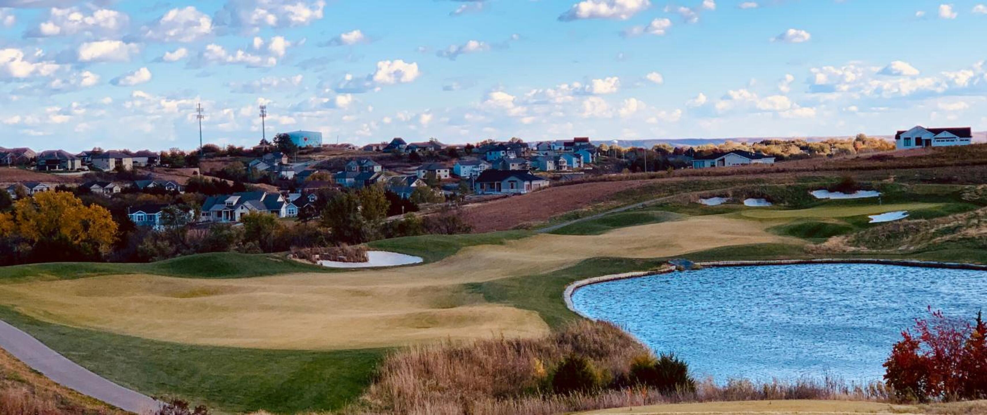 Par 4 18th.  View from tee box. (Photo submitted by HzDAjVsrrMiMsgV6UUm3 on 10/30/2019)