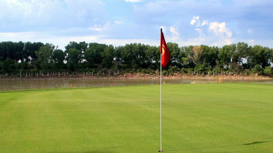 Dakota Dunes CC: #17