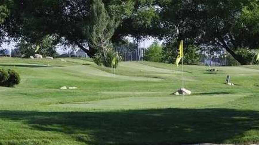 Swan Lakes GC