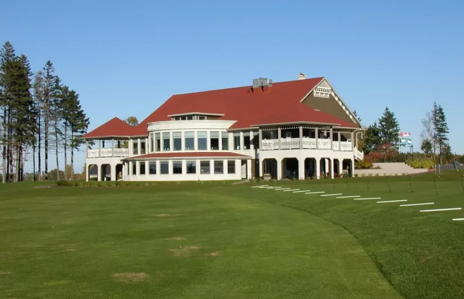 Fox Meadow: Clubhouse