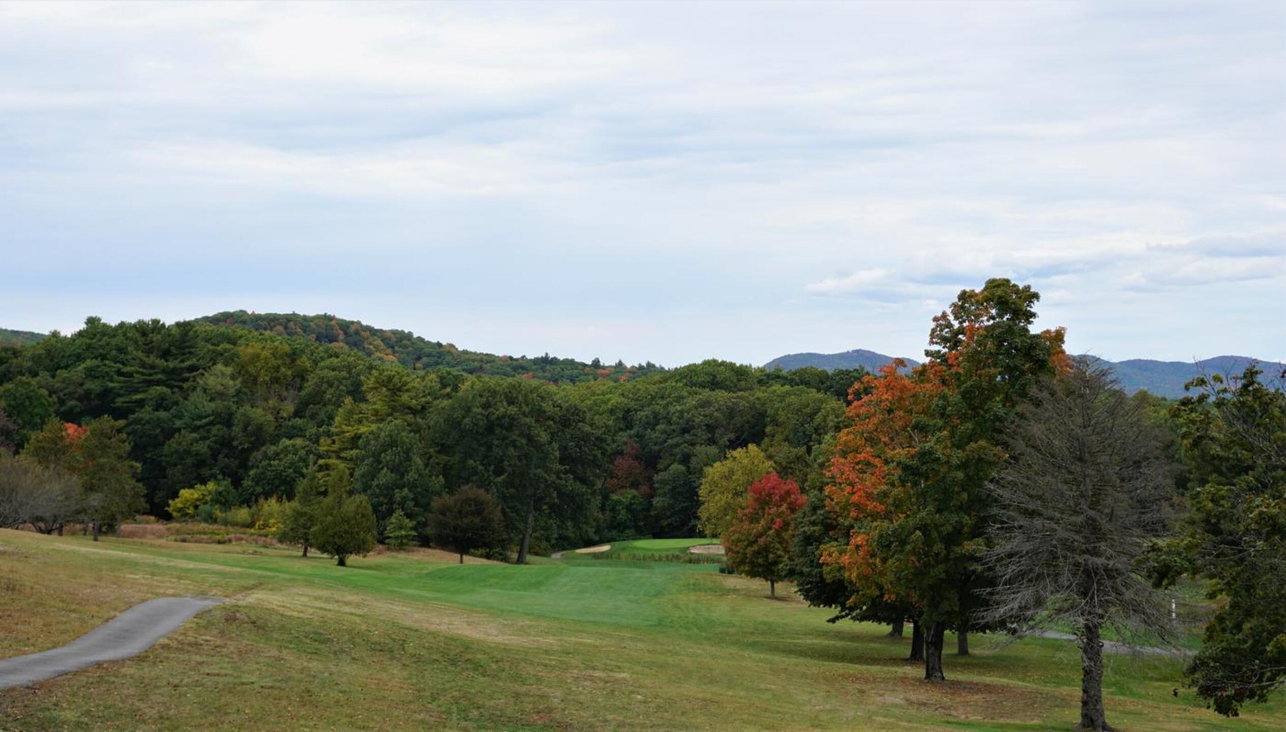 The 3rd: This fairway of this par-5 plunges dramatically downward toward the hole. (Photo submitted by AptlyLinked on 10/06/2020)