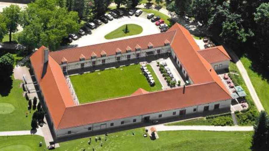 Mokrice Castle GC: Aerial view