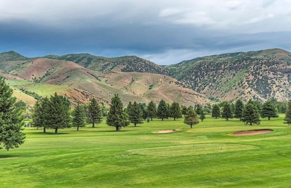 Round Valley GC