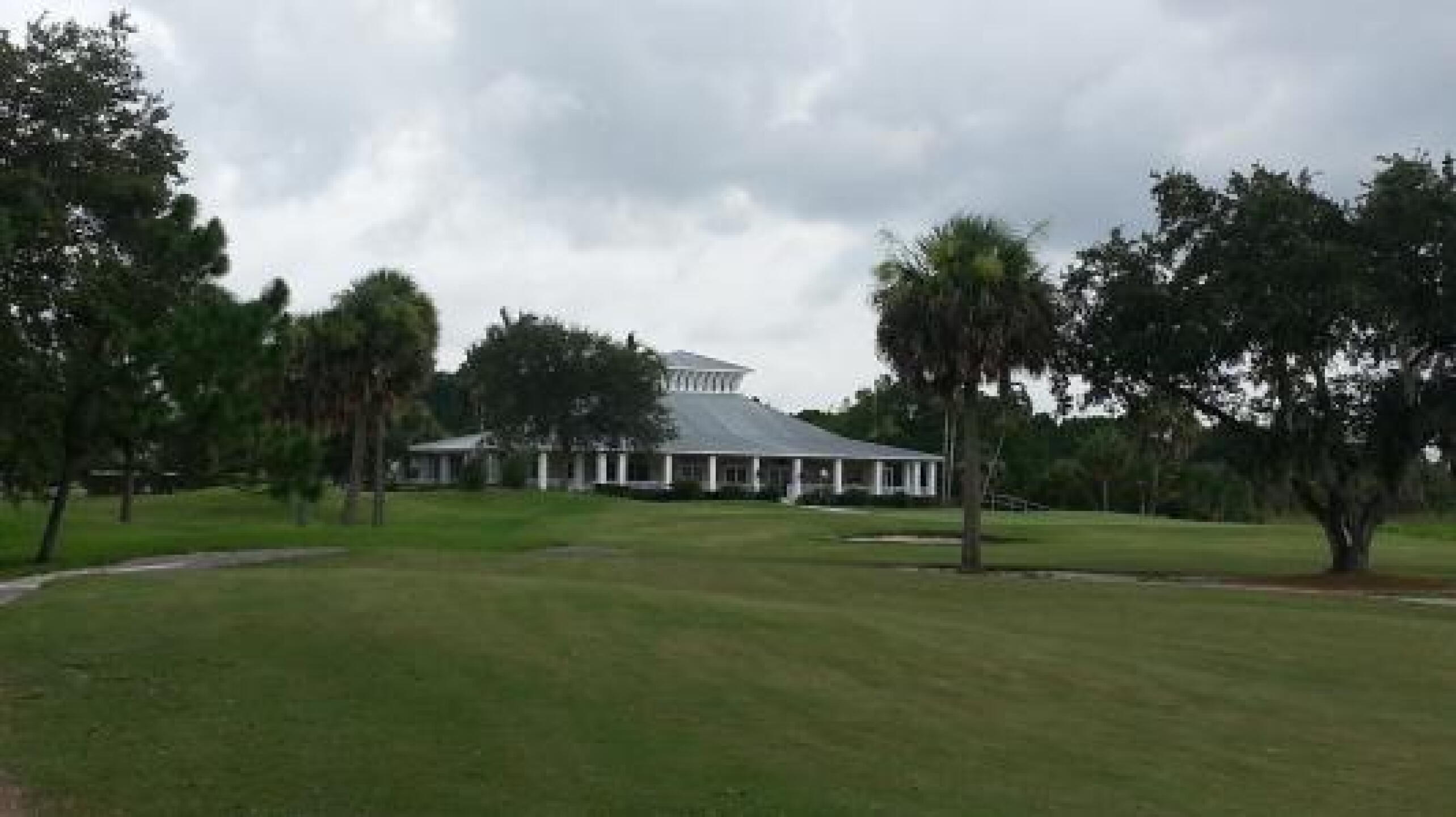 Clubhouse from #18 (Photo submitted by Steve6581353 on 07/26/2013)