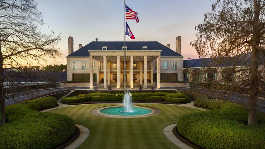 River Oaks CC: Clubhouse