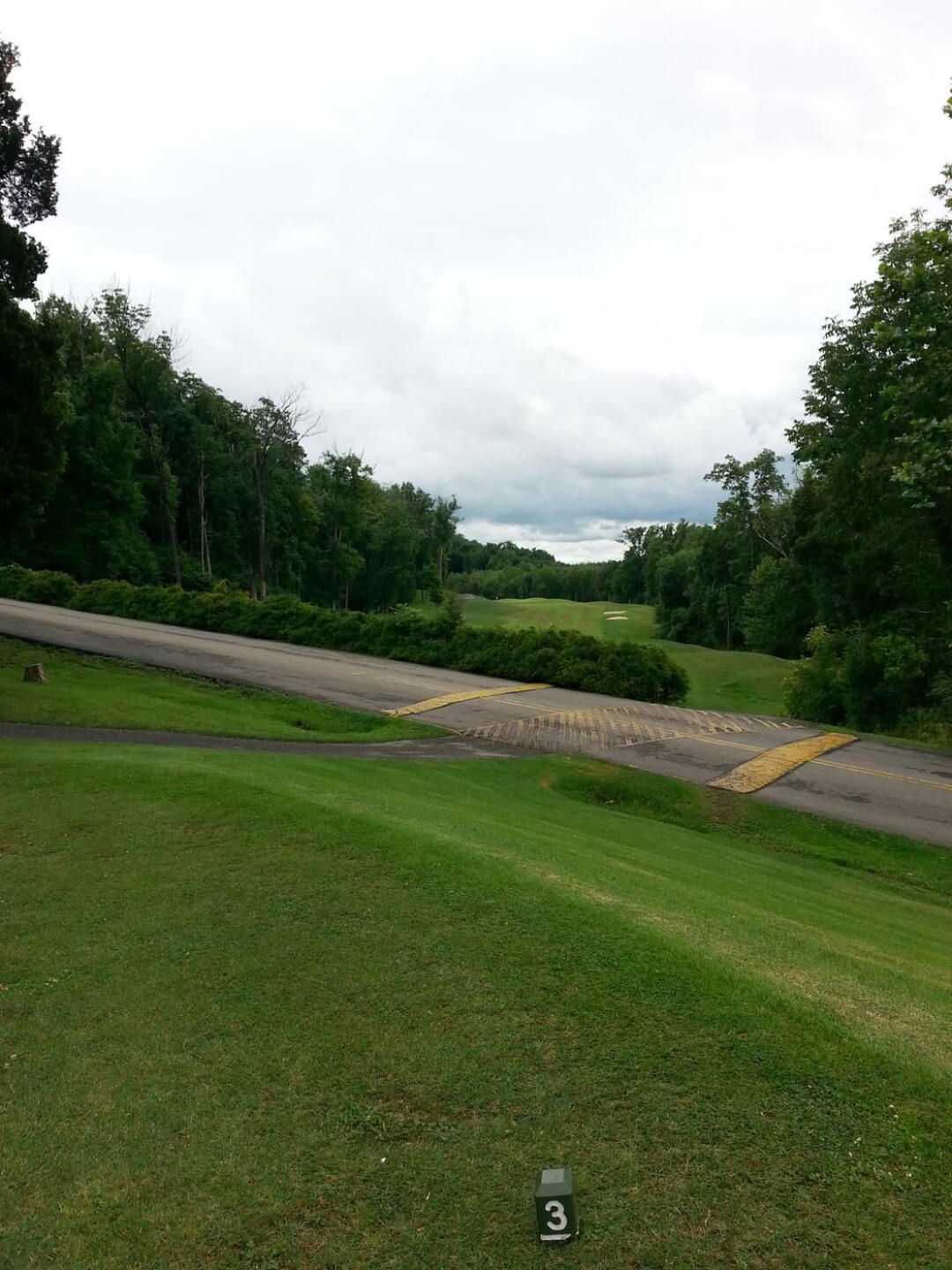 15th hole is like a stadium hole (Photo submitted by DavidLaDuke on 07/04/2015)