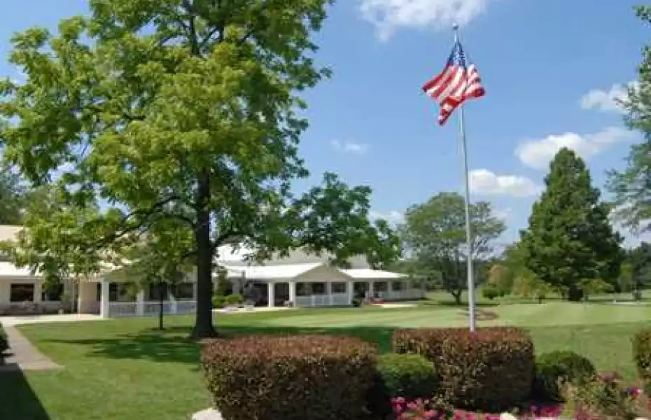 Locust Hills GC: clubhouse