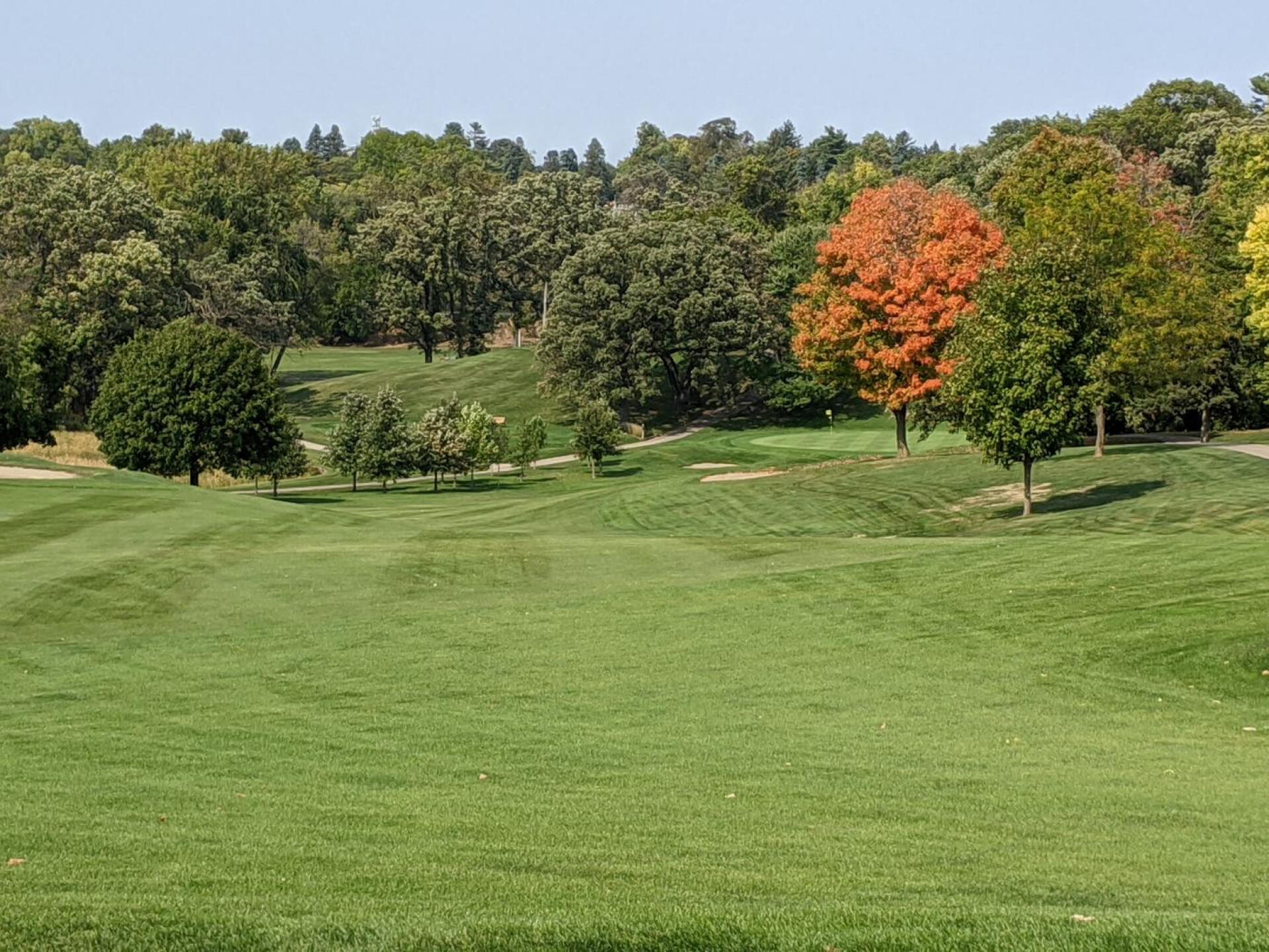 Hole 18 - a cool, downhill finisher. (Photo submitted by GolferJake78 on 09/26/2020)