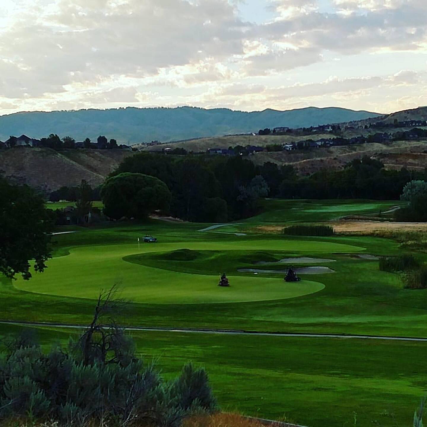 The combo green shared by #5 and #18 in the foreground with hole #1 in the background (Photo submitted by sorenj on 07/17/2017)