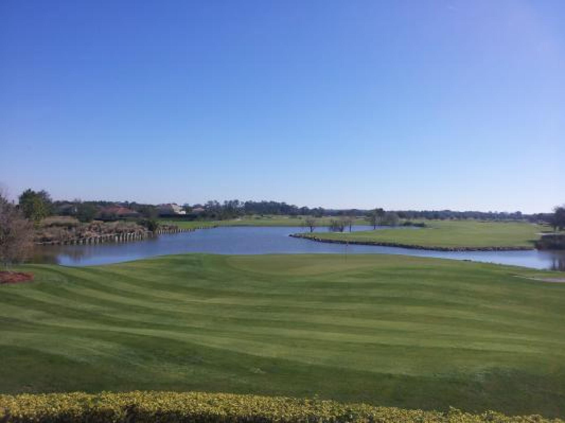 18th green, looking back from clubhouse. Interesting way to finish (Photo submitted by lindamac43 on 01/02/2013)