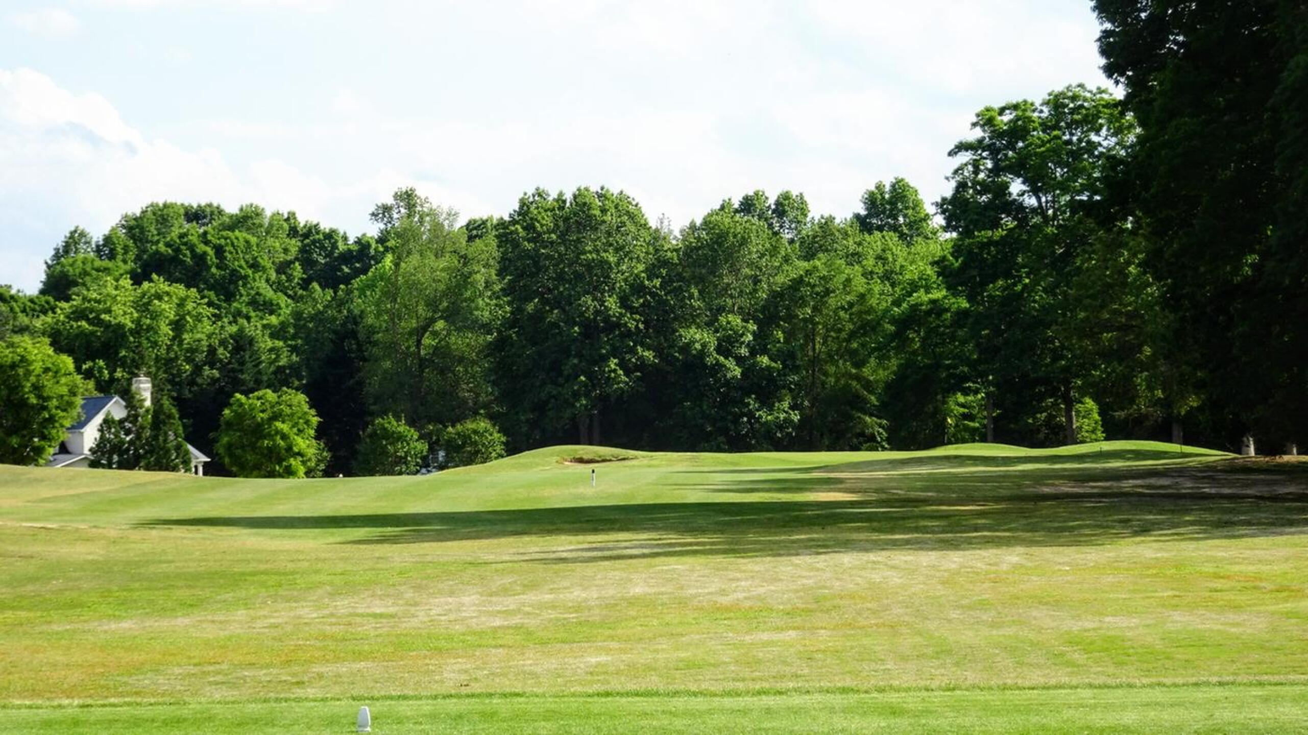 Par-4 1st starts you off nice and easy. (Photo submitted by Back9Ben on 05/17/2020)