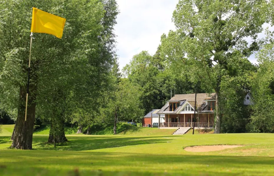 Clare Park Lake & GC: Clubhouse