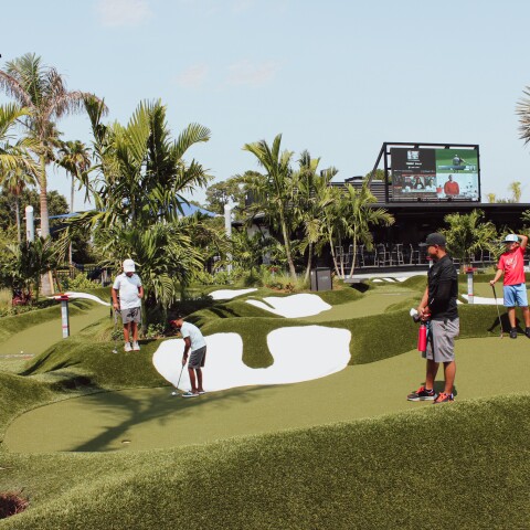 PopStroke Orlando - golfers 