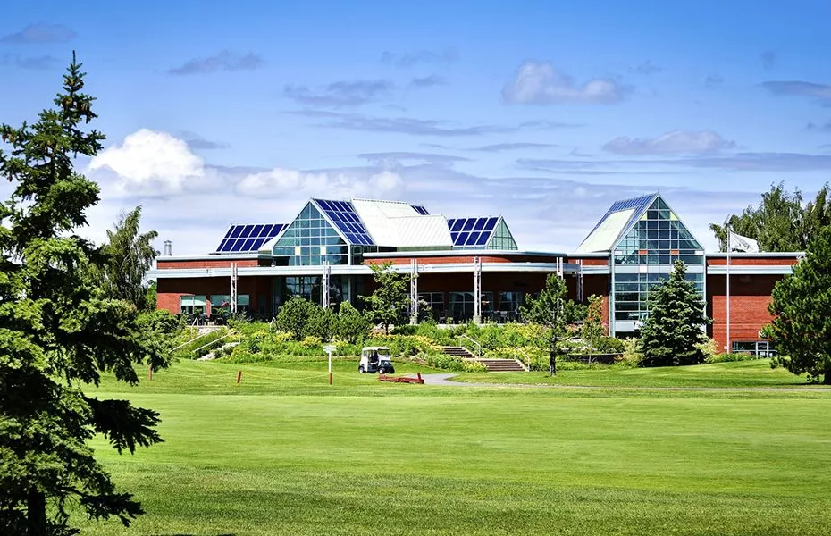 Le Parcours du Cerf: Clubhouse