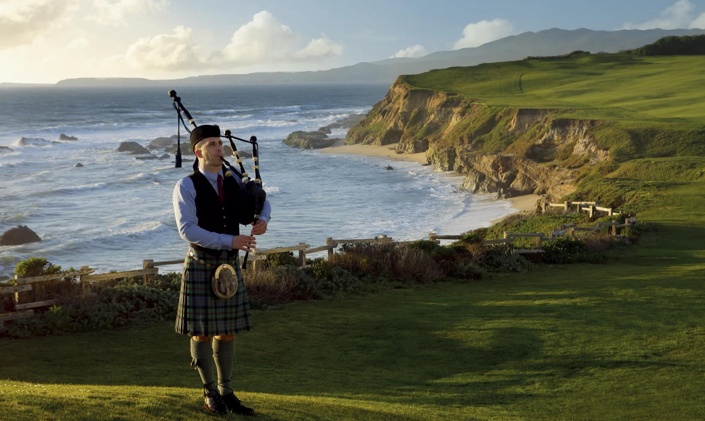 Half Moon Bay Golf Links - bagpiper