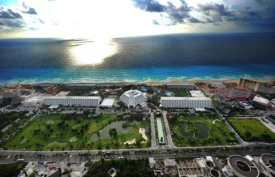 Grand Oasis Resort: Aerial view