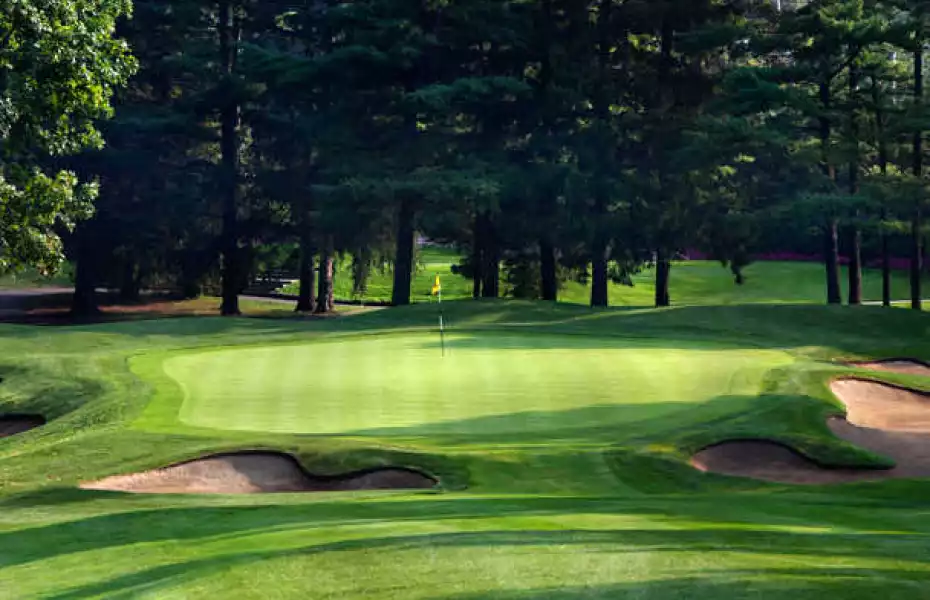 Le Club Laval-Sur-Le-Lac