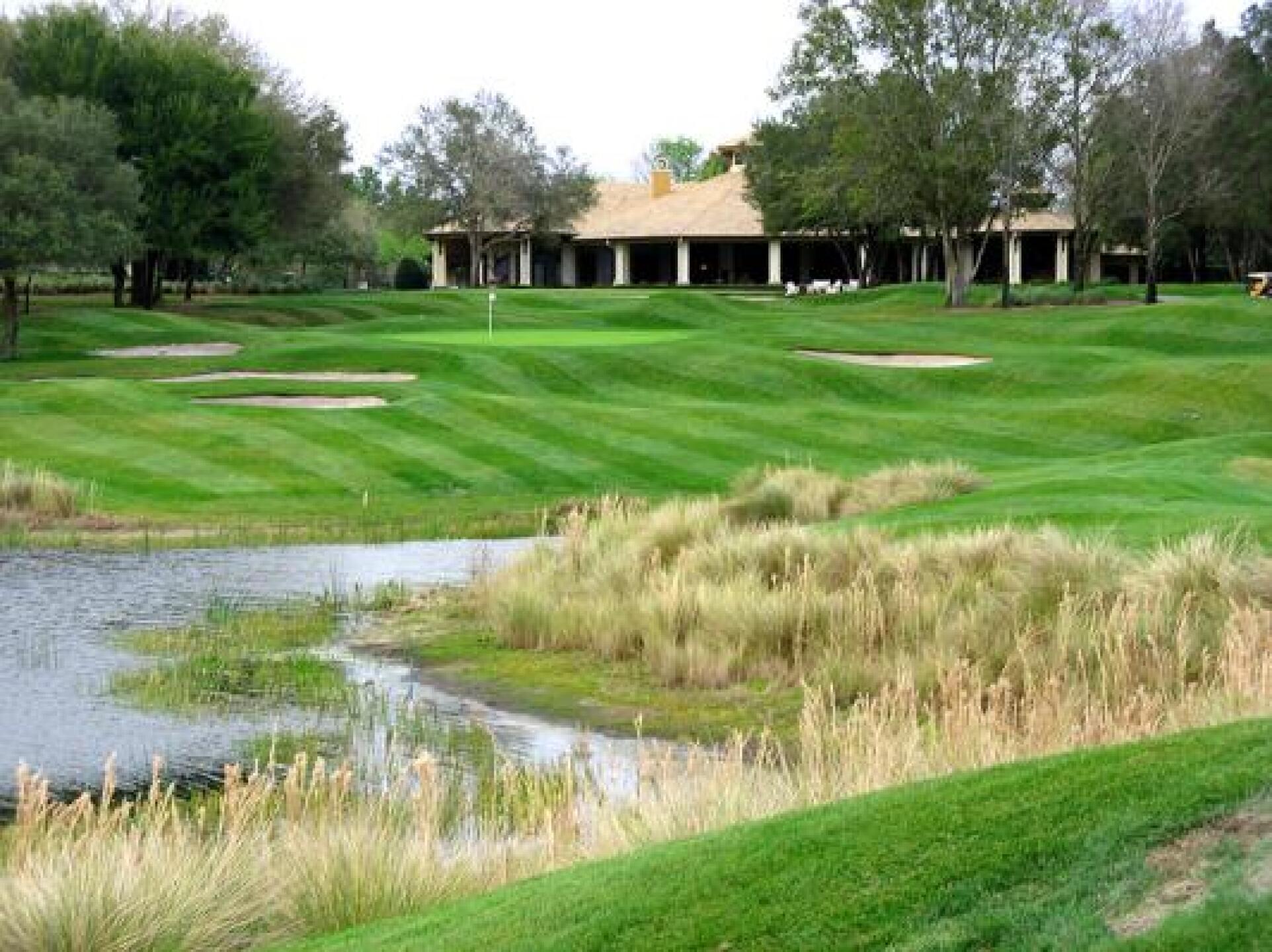 18th Green and Clubhouse from the end of the fairway (Photo submitted by Gerry7187820 on 02/09/2013)