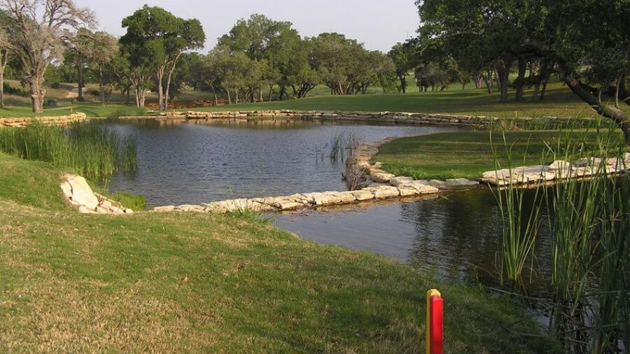 Valler Creek GC: Ponds on #17
