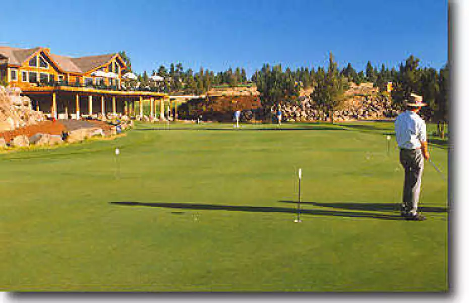 River's Edge Putting Green