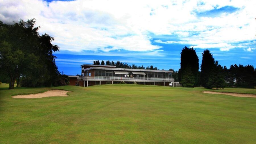 Ganstead Park GC: Clubhouse
