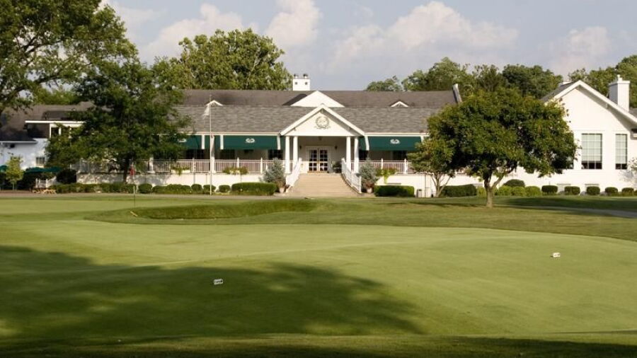 Hyde Park G & CC: #18 & clubhouse