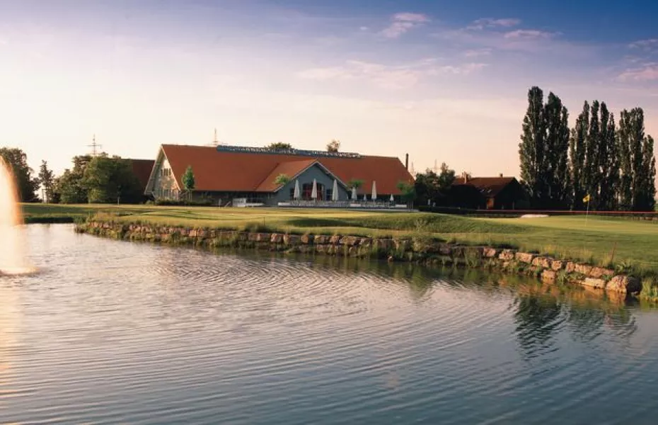 Domaene Niederreutin GC: Clubhouse & green