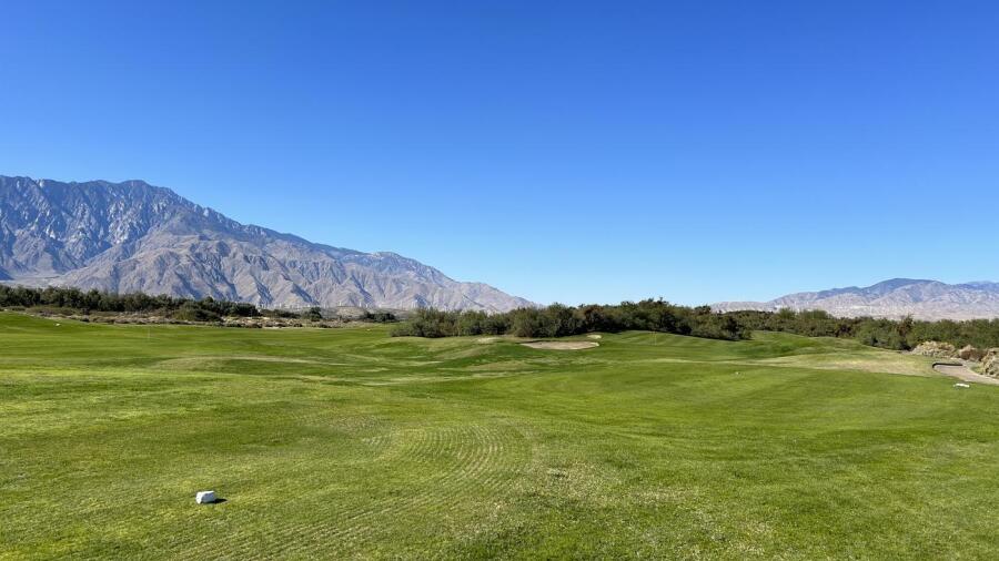 Desert Dunes Golf Club - mountains