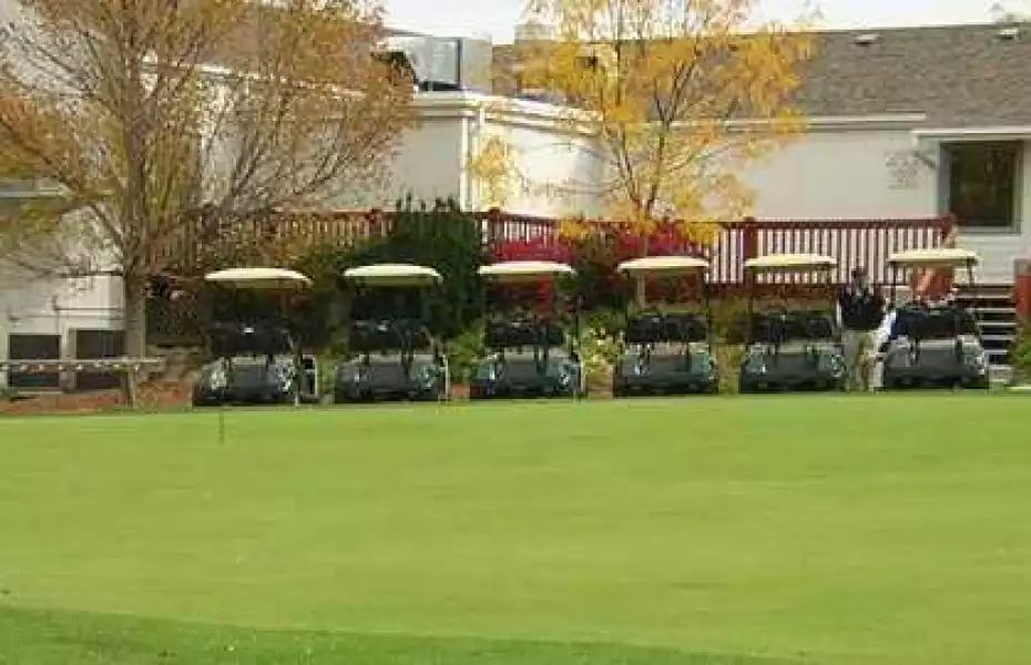 The Knolls GC: clubhouse