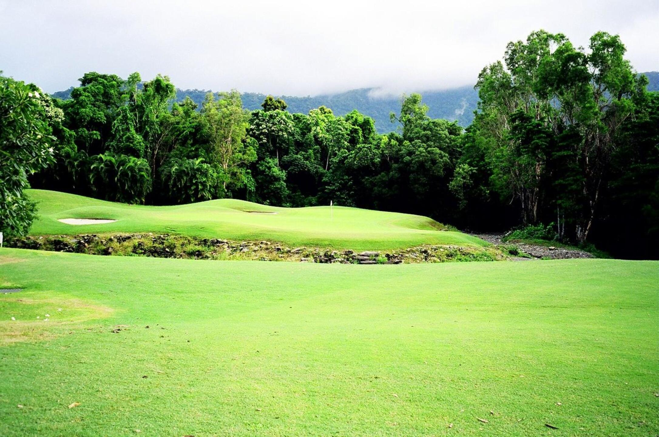 Paradise Palms GC, Hole 2, Par 4, 387m (Photo submitted by DYakimec on 09/15/2018)