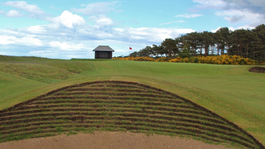Nairn G.C. - bunkers