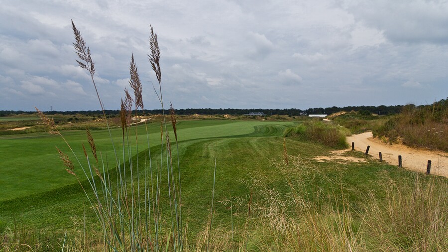 Twisted Dune golf course - hole 1