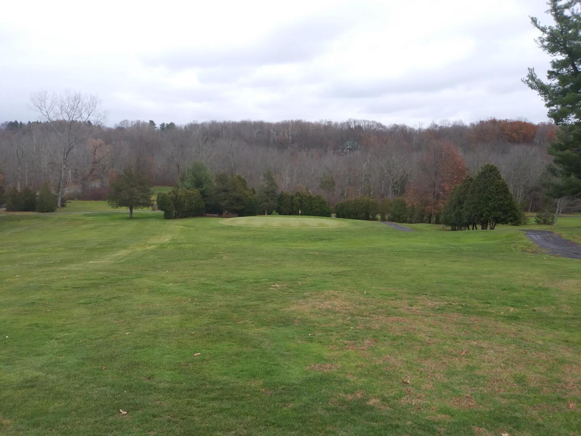 Clever 2nd with hidden bunker behind green. (Photo submitted by AptlyLinked on 11/23/2019)