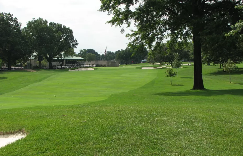 Ohio State University GC - Scarlet: #18 & clubhouse